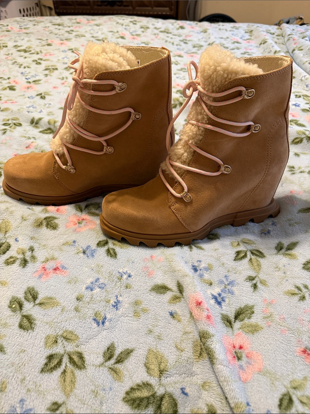 Sorel Joan of Arctic III Suede Wedge Boots Tawny Buff Tan with Gum Pink Laces - Picture 4 of 7